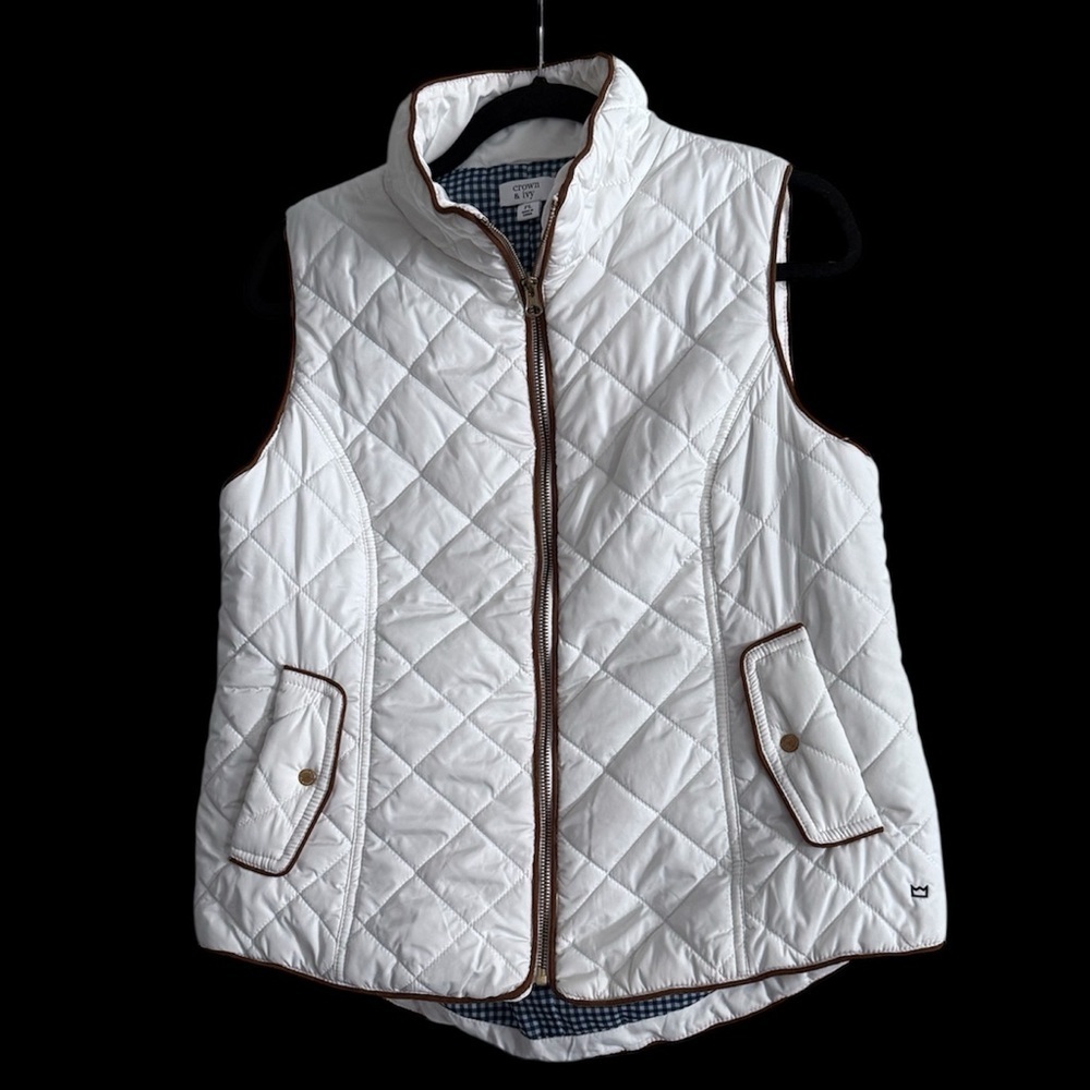 Crown & Ivy Quilted Vest​​​​